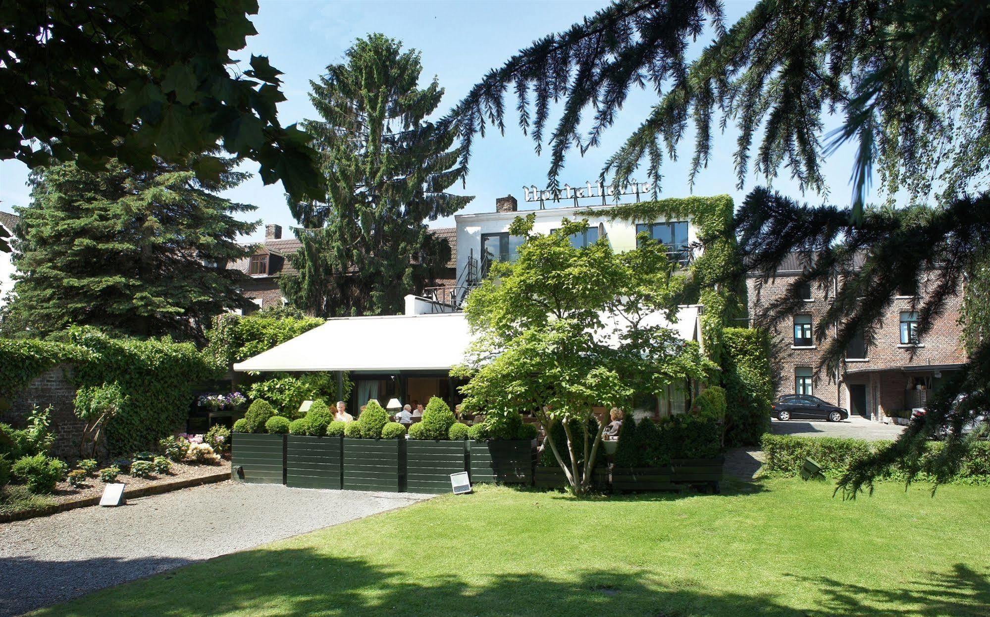 Hotel Au Comte De Mercy Oupeye Exterior foto
